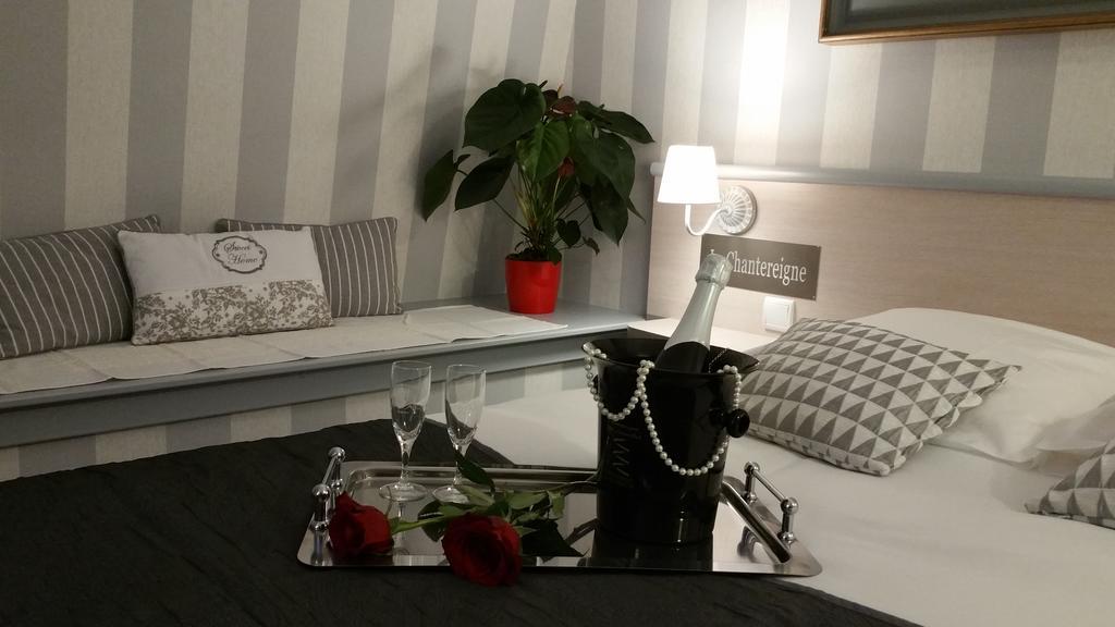 Hotel Le Chantereigne Les Noes-pres-Troyes Dış mekan fotoğraf