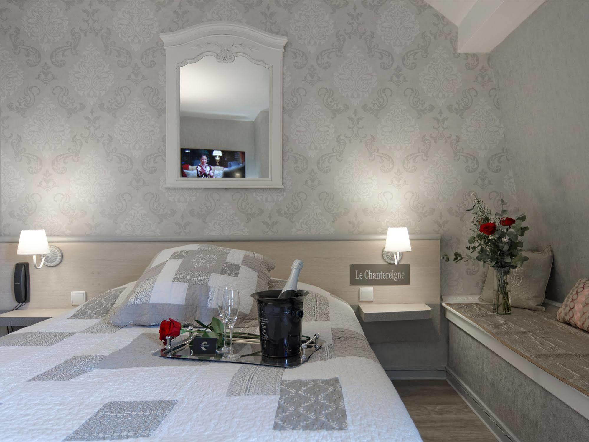 Hotel Le Chantereigne Les Noes-pres-Troyes Dış mekan fotoğraf