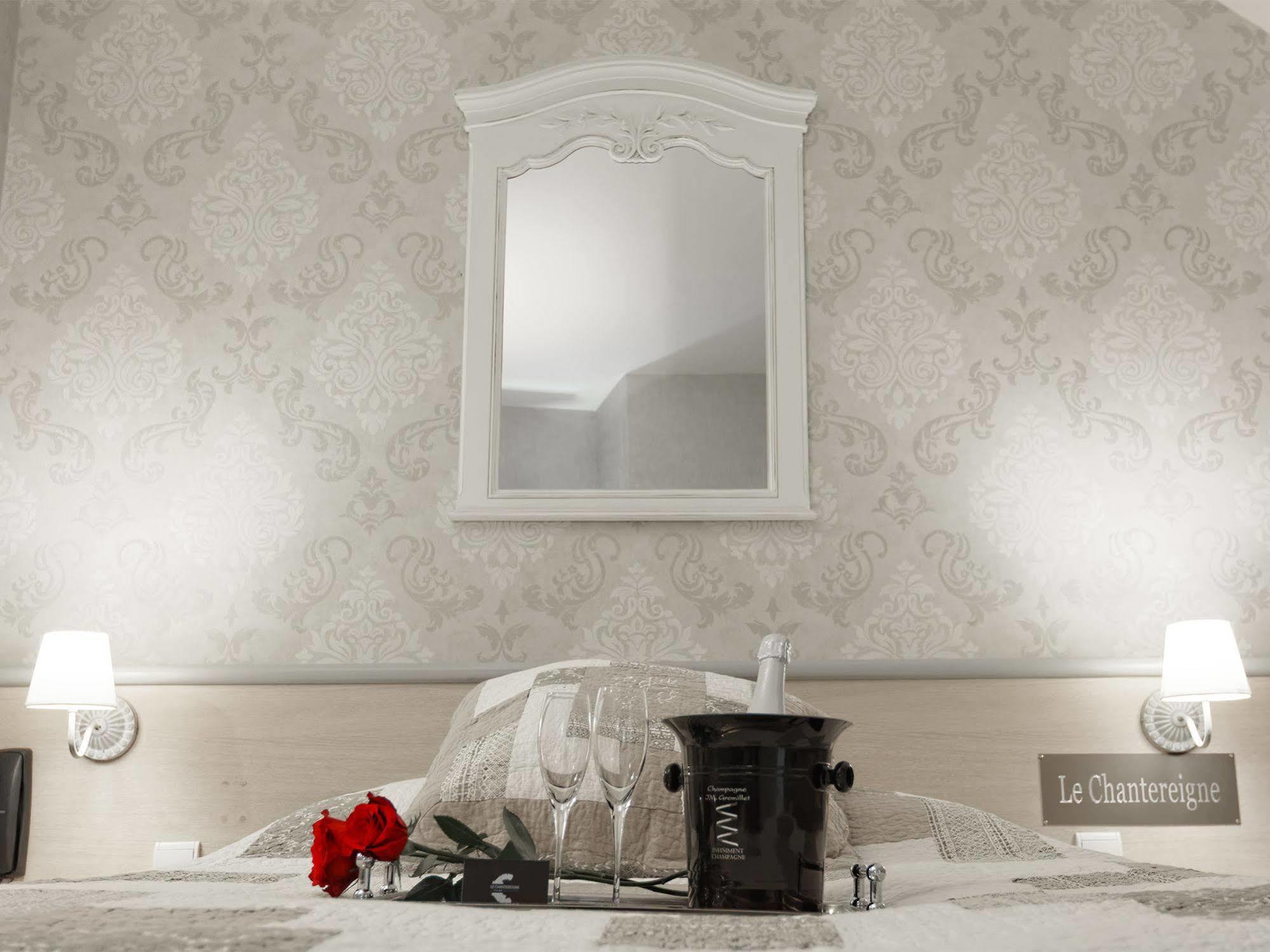 Hotel Le Chantereigne Les Noes-pres-Troyes Dış mekan fotoğraf